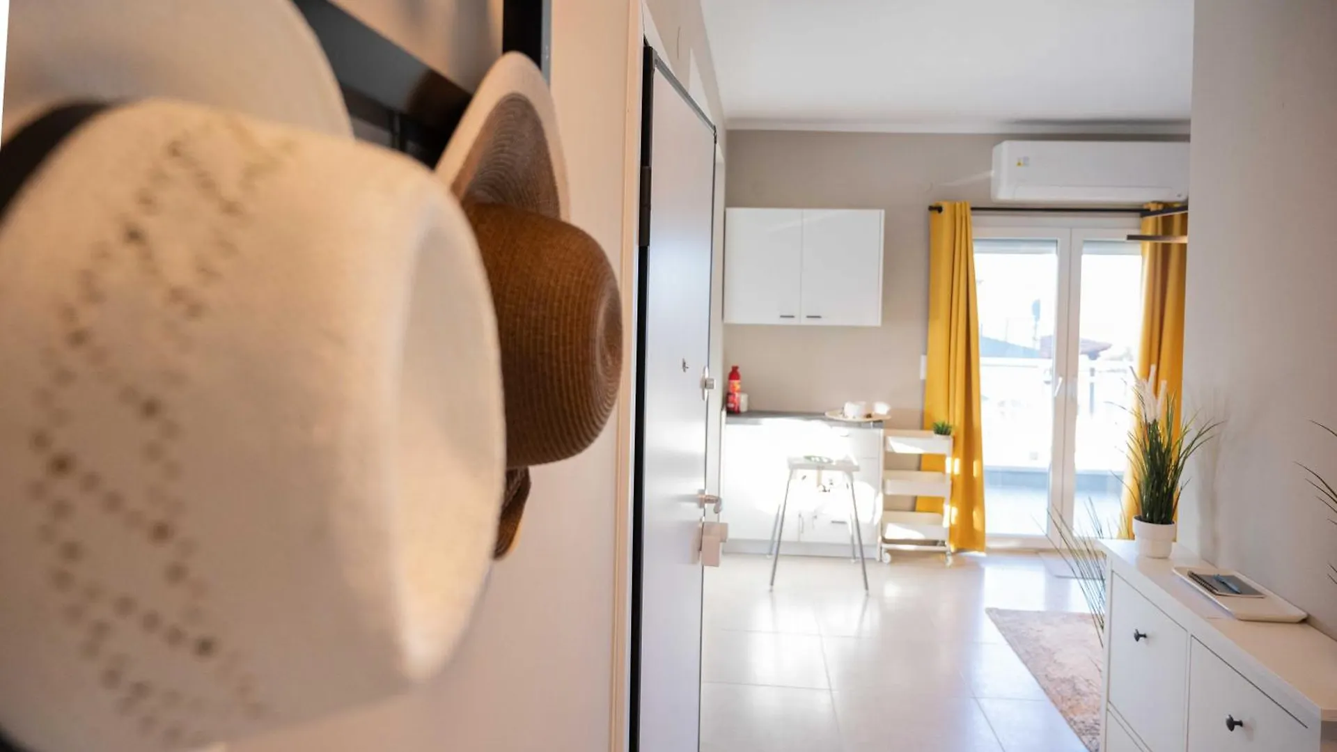 Noah Sea-View Apartments Néoi Epivátai