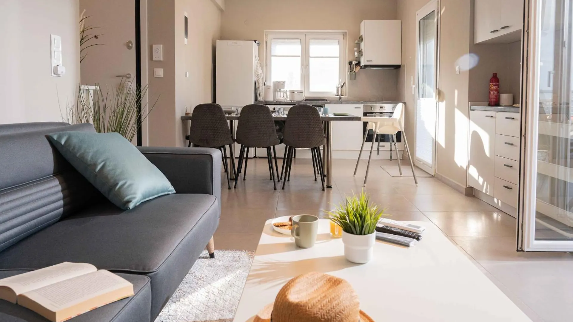 Noah Sea-View Apartments Néoi Epivátai