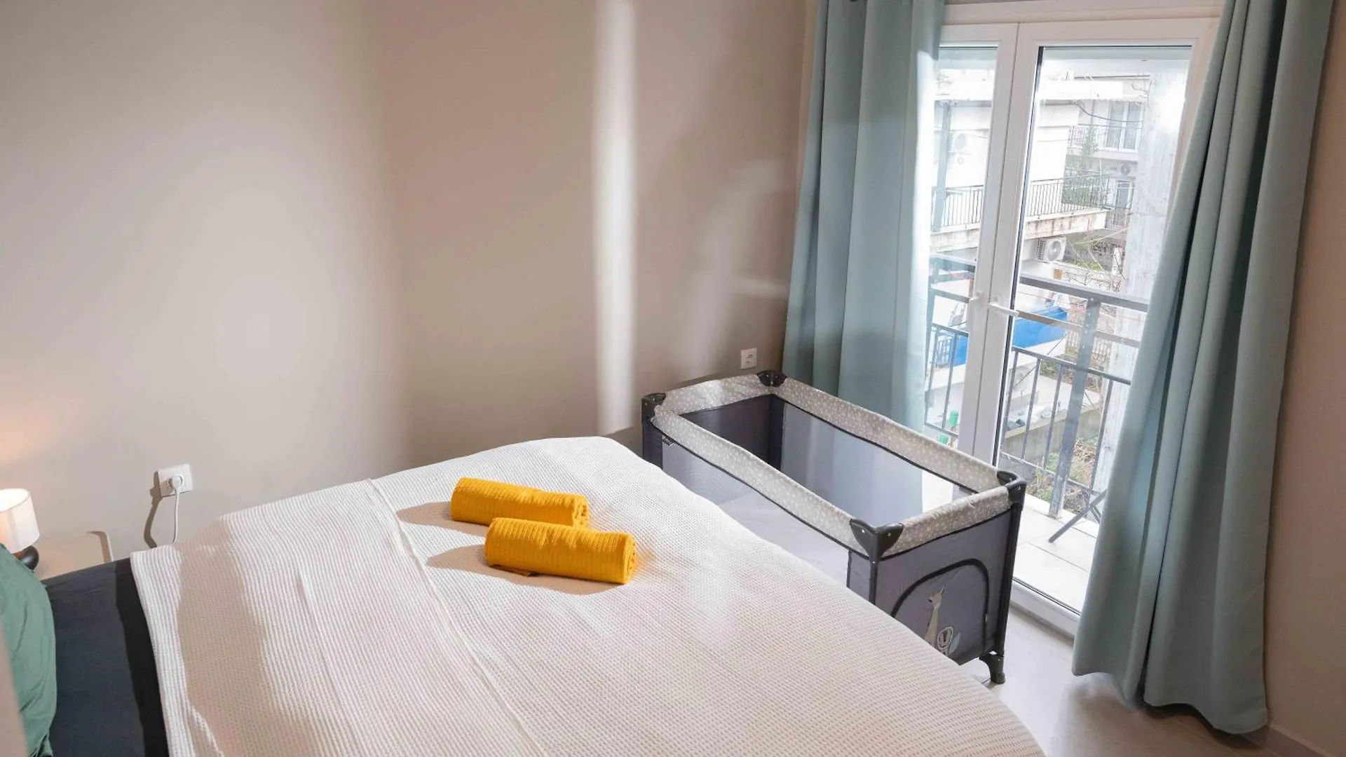 Noah Sea-View Apartments Néoi Epivátai