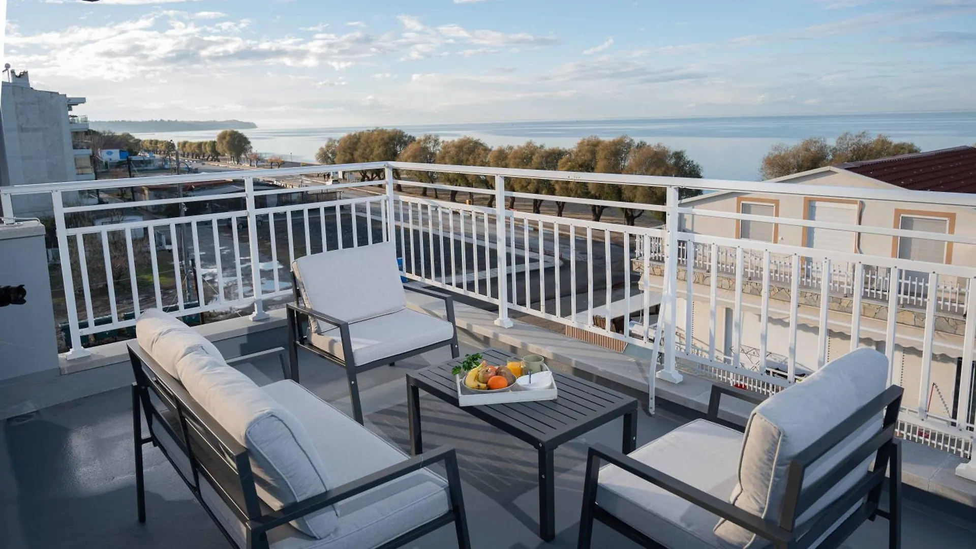 Noah Sea-View Apartments Néoi Epivátai