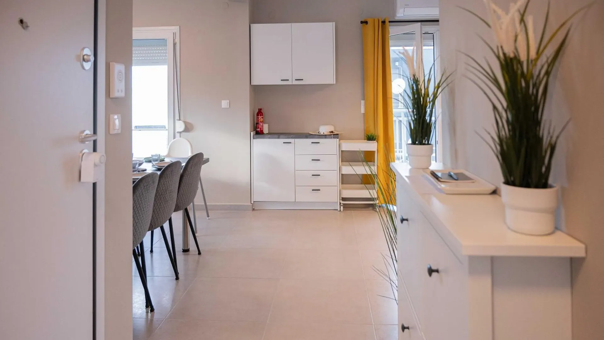 Noah Sea-View Apartments Néoi Epivátai Řecko