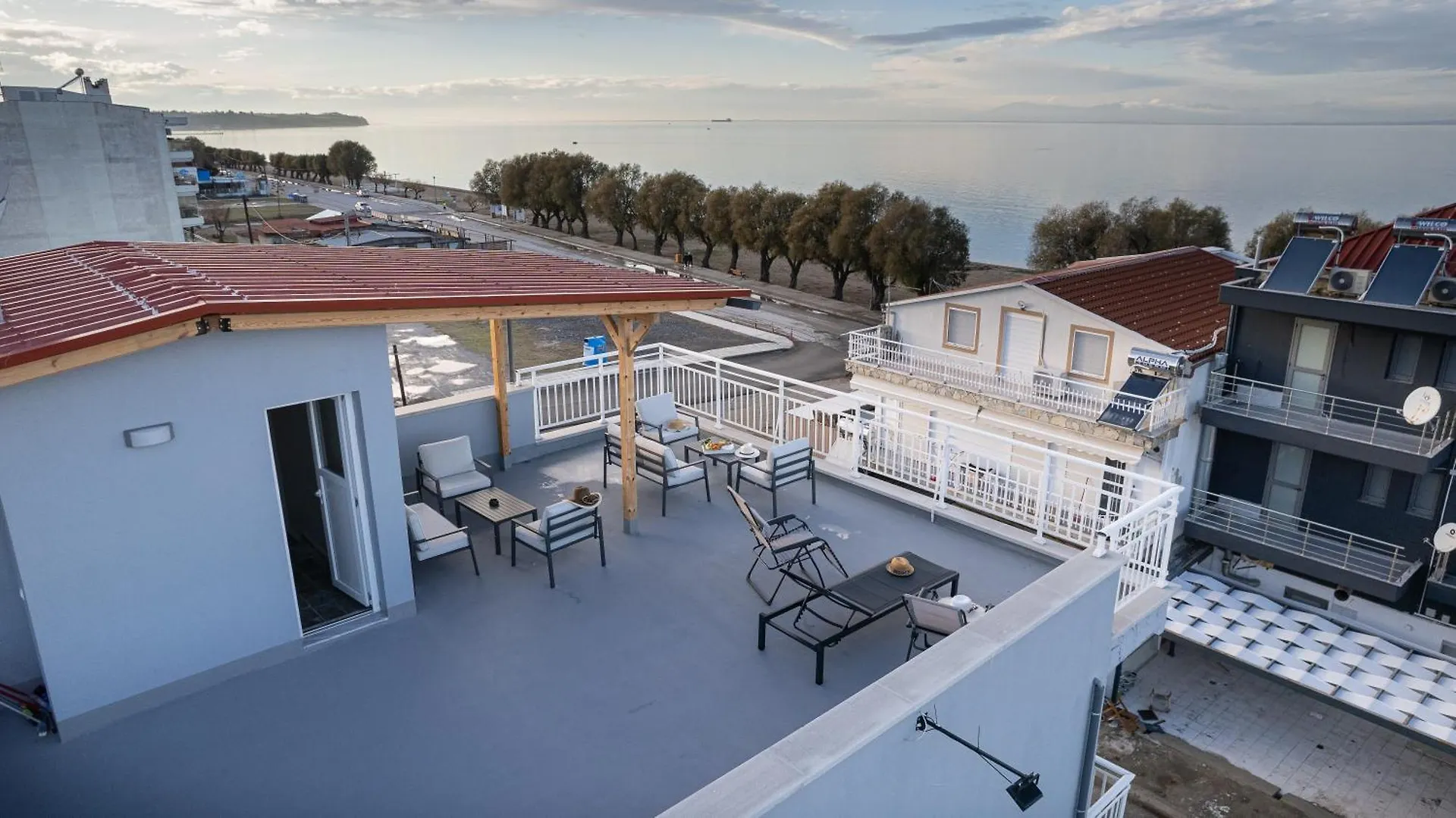 Noah Sea-View Apartments Néoi Epivátai