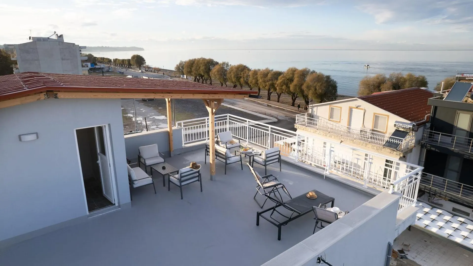 Noah Sea-View Apartments Néoi Epivátai