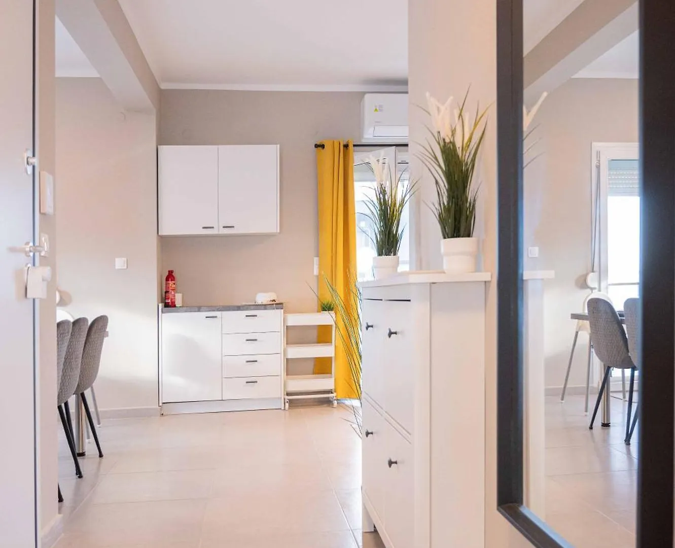 Noah Sea-View Apartments Néoi Epivátai